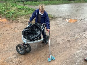 a child litterpicking